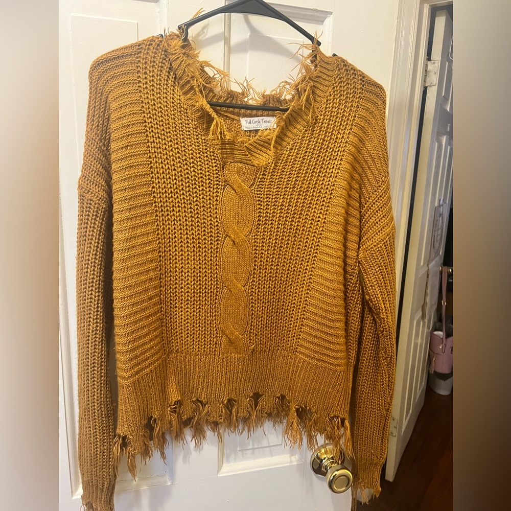 Long sleeve sweater, ruffle bottom